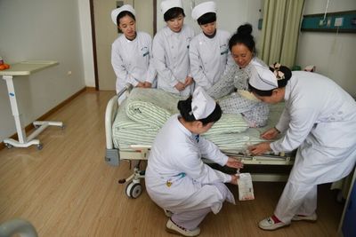 女人如花~~3.8节绽放在肿瘤医院的白莲花~~